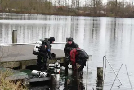  ?? FOTO JAN VAN DER PERRE ?? Voor de leden van AKO Diving zullen de Ekerse putten voor altijd verbonden blijven met hun voormalige duikschool­leider.