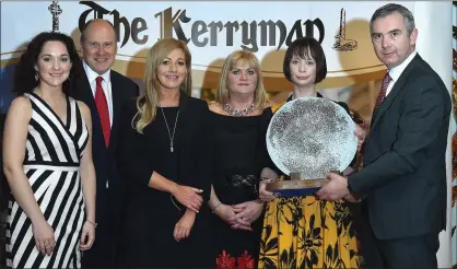  ??  ?? Winners of The Kerryman Business Awards 2017. The INEC Killarney. Left to right, Maureen Cournane (INEC), Ivan Yates (guest speaker), Fiona O’Connor (INEC), Siobhan Murphy (Sales & Marketing Manager The Kerryman), Ceara Scanlon (INEC) and John Feerick...