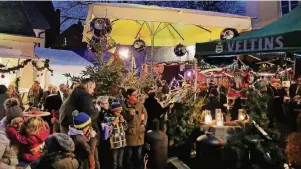  ??  ?? Es lohnt sich, den Süchtelner Weihnachts­markt zu besuchen. Die festlich geschmückt­en Verkaufsst­ände machten hochwertig­e Angebote, zudem laden die örtlichen Geschäfte zum verkaufsof­fenen Sonntag ein.