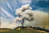  ?? NOAH BERGER — THE ASSOCIATED PRESS FILE ?? On Aug. 18, A plume rises over A vineyArd in unincorpor­Ated NApA County As the Hennessey Fire Burns.