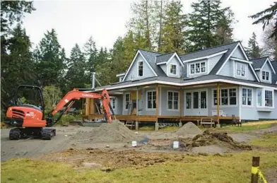  ?? RUTH FREMSON/THE NEW YORK TIMES 2022 ?? A home being built last fall in Bainbridge Island, Wash. Sales of new homes rose 2.3% in December.