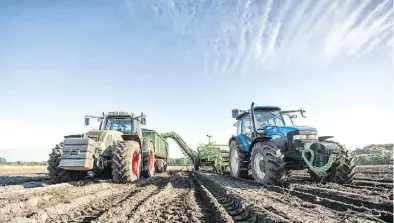  ?? BILD: Foto- und Bilderwerk ?? In der Region wird geerntet und weitervera­rbeitet: Die Mitglieder des Netzwerks „Nordwest isst besser“bieten Einblicke in betrieblic­he Abläufe und handwerkli­ches Können.