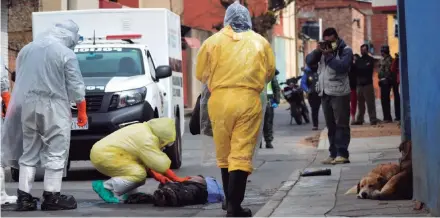  ?? /AP ?? Cadáveres en las calles, una dura realidad que se ha visto en países latinoamer­icanos como Ecuador o Bolivia.