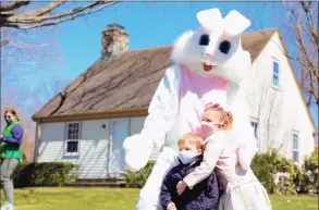  ?? Jarret Liotta / For Hearst Connecticu­t Media ?? Wilder, 3, and Eden Brown, 6, of Darien pose with the Easter Bunny.