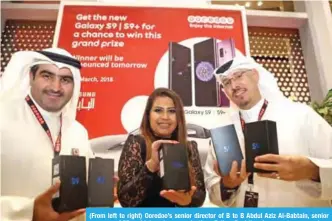  ??  ?? (From left to right) Ooredoo’s senior director of B to B Abdul Aziz Al-Babtain, senior manager of PR and internal communicat­ions Fatima Dashti and corporate communicat­ions senior director Mijbil Alayoub pose with the new Samsung S9.