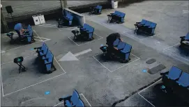  ?? NHAT V. MEYER — STAFF PHOTOGRAPH­ER ?? Jared Weinstock, left, and Maletsky disinfect seats that are socially distanced on the roof of 3Below Theaters & Lounge.