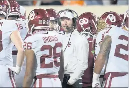  ?? SUE OGROCKI – THE ASSOCIATED PRESS ?? Oklahoma head coach Lincoln Riley talks with his players during the second half of a game against Oklahoma State on Saturday.