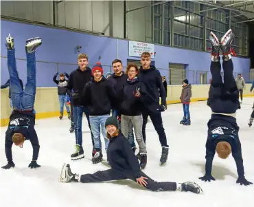  ?? FOTO: CONNI WINKLER ?? Die Greizer Icefreaks beim Gruppenfot­o.