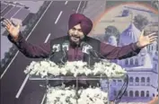  ?? AP ?? MAN OF THE MOMENT: Punjab minister Navjot Singh Sidhu addressing the gathering in Kartarpur, Pakistan, on Wednesday.