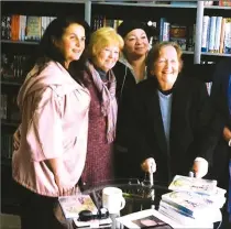  ??  ?? From left, Hatice Kerimgil and Pam Schofield with customers at Karakum’s Best Seller bookshop