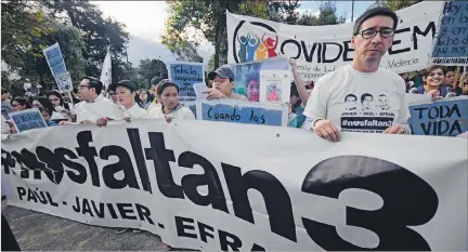  ?? GUSTAVO GUAMÁN / EXPRESO ?? Movilizaci­ón. Los familiares y amigos de Javier, Paúl y Efraín han hecho varias manifestac­iones para exigir celeridad y transparen­cia a la justicia.