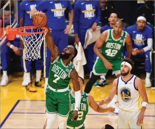  ?? JOSE CARLOS FAJARDO – STAFF PHOTOGRAPH­ER ?? The Celtics' Jaylen Brown dunks the ball in front of the Warriors' Klay Thompson during the first quarter of Game 1of the NBA Finals at Chase Center on Thursday night.