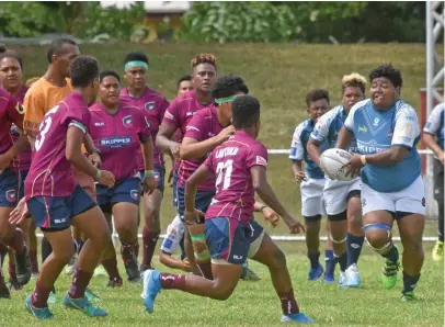  ?? Photo: Waisea Nasokia. ?? Nadi Women’s prop Reilala Vuetibau (with ball) takes on the Lautoka players during the Skipper Cup clash at Prince Charles Park, Nadi on August 14, 2020.