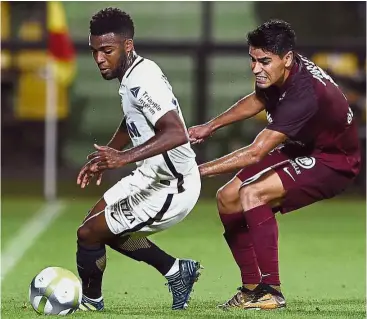  ??  ?? Out of my way: Monaco midfielder Thomas Lemar (left) trying to dribble past Metz defender Geronimo Poblete during the Ligue 1 match at the St Symphorien Stadium. Monaco won 1-0. — AFP