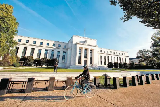  ?? KEVIN LAMARQUE/REUTERS ?? El banco central de Estados Unidos elevó su tasa objetivo en 25 puntos base el mes pasado.