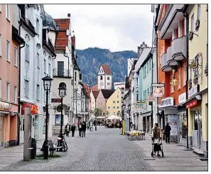  ?? Rick Steves’ Europe/CAMERON HEWITT ?? The Bavarian town of Fussen has a rich history and evocative corners beyond its cobbled core.