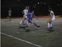  ?? EVAN EASTERLING/FOR DIGITAL FIRST MEDIA ?? Conwell-Egan sophomore Olivia Gentile dribbles throughout the midfield during the Eagles’ 2-0 win against Dock on Tuesday.