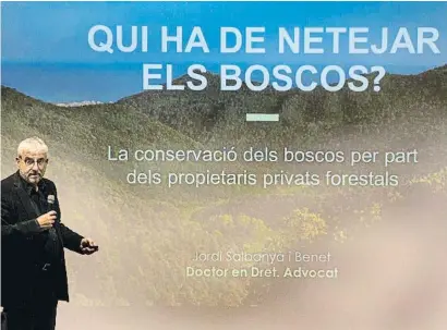  ?? XAVIER SALBANYÀ ?? L’advocat Jordi Salbanyà durant una conferènci­a sobre la conservaci­ó dels boscos