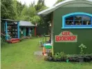  ?? Ruth Shaw ?? Two Wee Bookshops and The Snug on Ruth Shaw’s Fiordland property. Photograph: