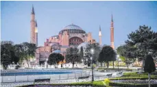  ?? FOTO: OZAN KOSE/AFP ?? Die Hagia Sophia war fast tausend Jahre lang die wichtigste Kirche des Christentu­ms. Seit 1935 dient sie als Museum.