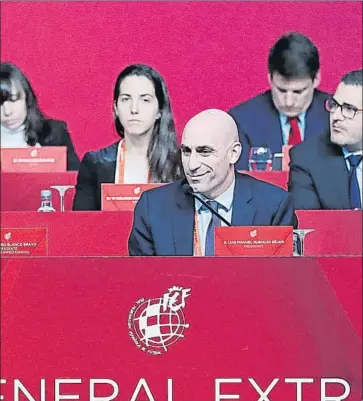  ?? FOTO: SIRVENT ?? Luis Rubiales en una asamblea de la RFEF