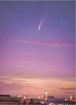  ?? FOTO: SEBASTIAN RUCHTI/STERNWARTE LAUPHEIM: ?? Der Komet „C2020/F3 Neowise“stand im vergangene­n Sommer am Nachthimme­l über München.