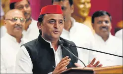  ?? SUBHANKAR CHAKRABORT­Y/HT PHOTO ?? ▪ Samajwadi Party chief Akhilesh Yadav is all smiles at a press conference after the joint opposition victory in the bypolls in Lucknow on Thursday.