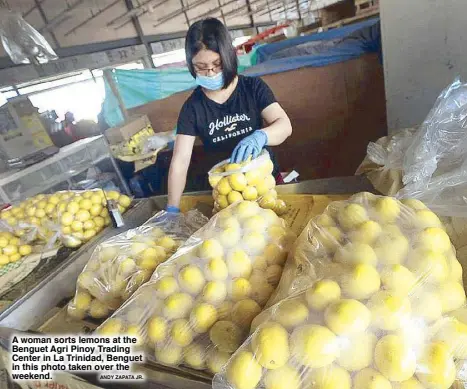  ?? ANDY ZAPATA JR. ?? A woman sorts lemons at the Benguet Agri Pinoy Trading Center in La Trinidad, Benguet in this photo taken over the weekend.