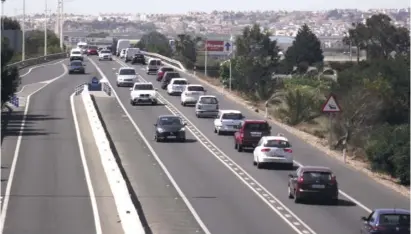  ?? Photo: B Wright ?? The N-332 in Torrevieja is one of the spots where jams build up