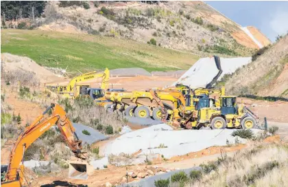  ?? Photo / Mark Mitchell ?? The troubled four-lane motorway project has already blown its budget and is significan­tly delayed.