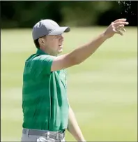  ?? AP/ERIC GAY ?? Jordan Spieth tosses blades of grass in the air to gauge the wind during the WGC Match Play on Thursday in Austin, Texas. Spieth built a big lead to beat Victor Dubuisson 5 and 4.