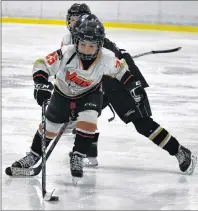  ?? DESIREE ANSTEY/ JOURNAL PIONEER ?? Holden Woodside of the Kensington Junior Vipers carries the puck during the Shane Cormier Memorial meltdown hockey tournament featuring novice A teams from across P.E.I. The one-day event took place at Credit Union Centre in Kensington, formerly...