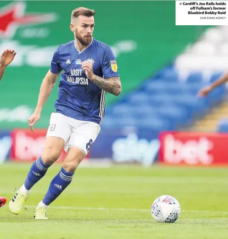  ?? HUW EVANS AGENCY ?? > Cardiff’s Joe Ralls holds off Fulham’s former Bluebird Bobby Reid