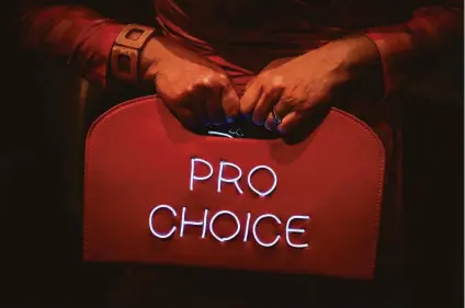  ?? Gabrielle Lurie / The Chronicle 2017 ?? Polls indicate a majority of California­ns are pro-choice with one showing 70% support for the right to have an abortion.