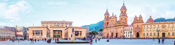  ?? DREAMSTIME ?? La Plaza de Bolívar es uno de los puntos neurálgico­s de la ciudad, con la Catedral Primada de Colombia como gran icono