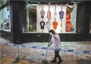  ?? ISAAC LAWRENCE AGENCE FRANCE-PRESSE ?? L’annonce du projet de loi de Pékin a provoqué une manifestat­ion monstre à Hong Kong, dimanche.