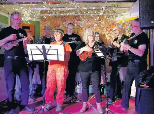  ??  ?? ● Stockport Ukulele Players at Seven Miles Out