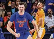  ?? James Gilbert/Getty Images ?? Colin Castleton scored 11 of his 20 points during a late 14-point run as Florida upset No. 2 Tennessee.