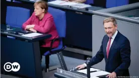  ??  ?? FDP-Chef Christian Lindner (r.) gehört im Bundestag zu den schärfsten Kritikern von Angela Merkels (l.) Corona-Politik