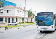  ?? CORTESÍA ?? Bus de Transmetro en circulació­n por la carrera 46.