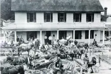  ??  ?? This photograph circa 1912 shows horses and wagons parked at the busy east-side yard of Dominion House on Sandwich Street.