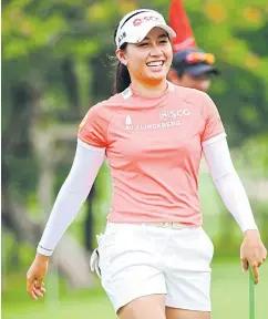  ??  ?? ALL SMILES: Rising star Atthaya Thitikul is one shot behind the leader.