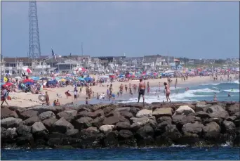  ?? WAYNE PARRY - THE ASSOCIATED PRESS ?? A large crowd fills the beach in Manasquan, N.J. on June 28. With large crowds expected at the Jersey Shore for the July Fourth weekend, some are worried that a failure to heed mask-wearing and social distancing protocols could accelerate the spread of the coronaviru­s.