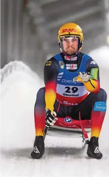  ?? SASCHA FROMM ?? Der dreimalige Olympiasie­ger Johannes Ludwig fährt beim Weltcupren­nen 2021 auf seiner Heimbahn in Oberhof.