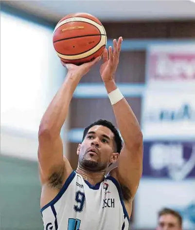  ??  ?? Jordan Hicks wird den Eschern wohl auch gegen Etzella fehlen. Schlimm ist das allerdings nicht: Rang zwei ist Basket Esch schon länger sicher. (FOTO: CHRISTIAN KEMP)