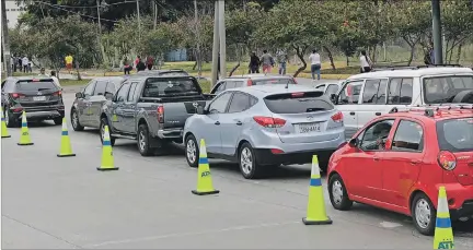  ?? FREDDY RODRÍGUEZ / EXPRESO ?? Inspección. Los vehículos de la firma Chevrolet encabezan la lista de las unidades matriculad­as en Guayaquil, según el informe de la ATM.