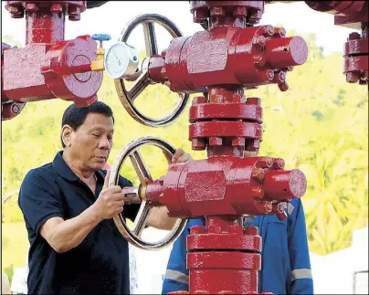  ??  ?? President Duterte opens a valve indicating the start of the commercial gas and oil production in the Alegria Oil Fields in Cebu on Saturday. The government entered into a contract with a Chinese firm for the production. Story on B2.