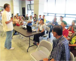  ??  ?? Domingo lecturing at the Agribiz Kapihan.