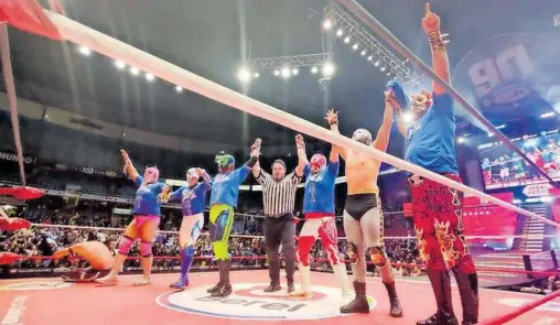  ?? /CORTESÍA CMLL ?? Los poblanos salieron ovacionado­s por la Arena México en el viernes espectacul­ar del CMLL