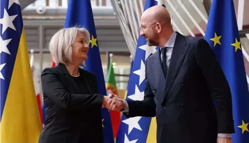  ?? ?? Le président du Conseil européen Charles Michel avec Borjana Krišto, présidente du Conseil des ministres de Bosnie-Herzégovin­e